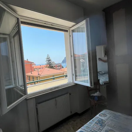 Vacanze 85mq Con Box In Centro A Riva Lägenhet